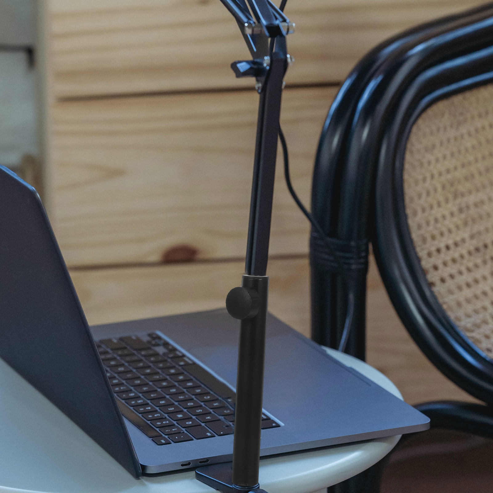 Tabung Ekstensi Mikrofon yang  - Desk Setup With Mic ulasan dan harga